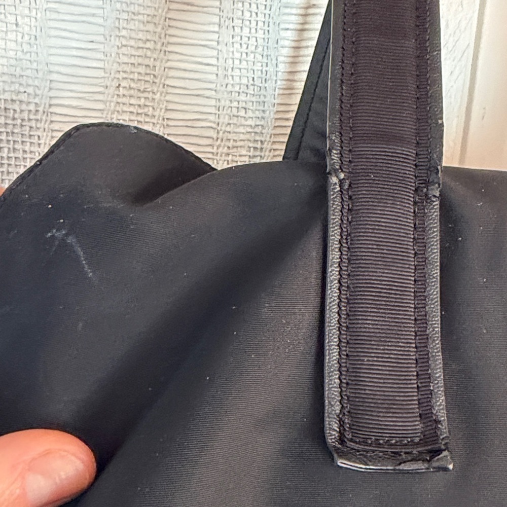 Lululemon Go getter duffle bag - Picture 3 of 14